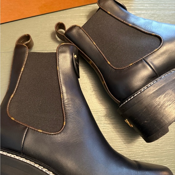 Louis Vuitton Beaubourg Ankle Boots with White Stitching - Picture 4 of 5